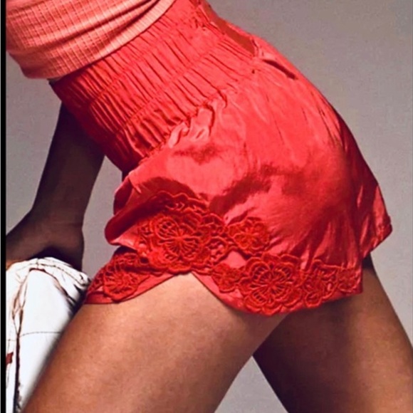 Free People Red Satin Lace Trim Shorts Size Small - Picture 1 of 14